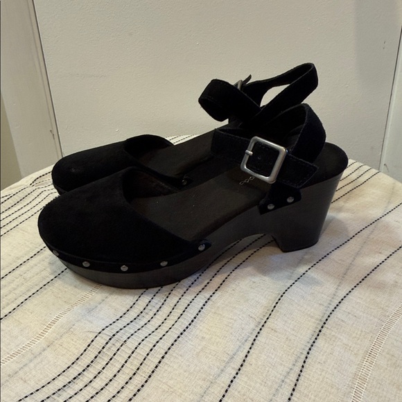 House of Harlow Black Suede Women's Clogs - Picture 2 of 9